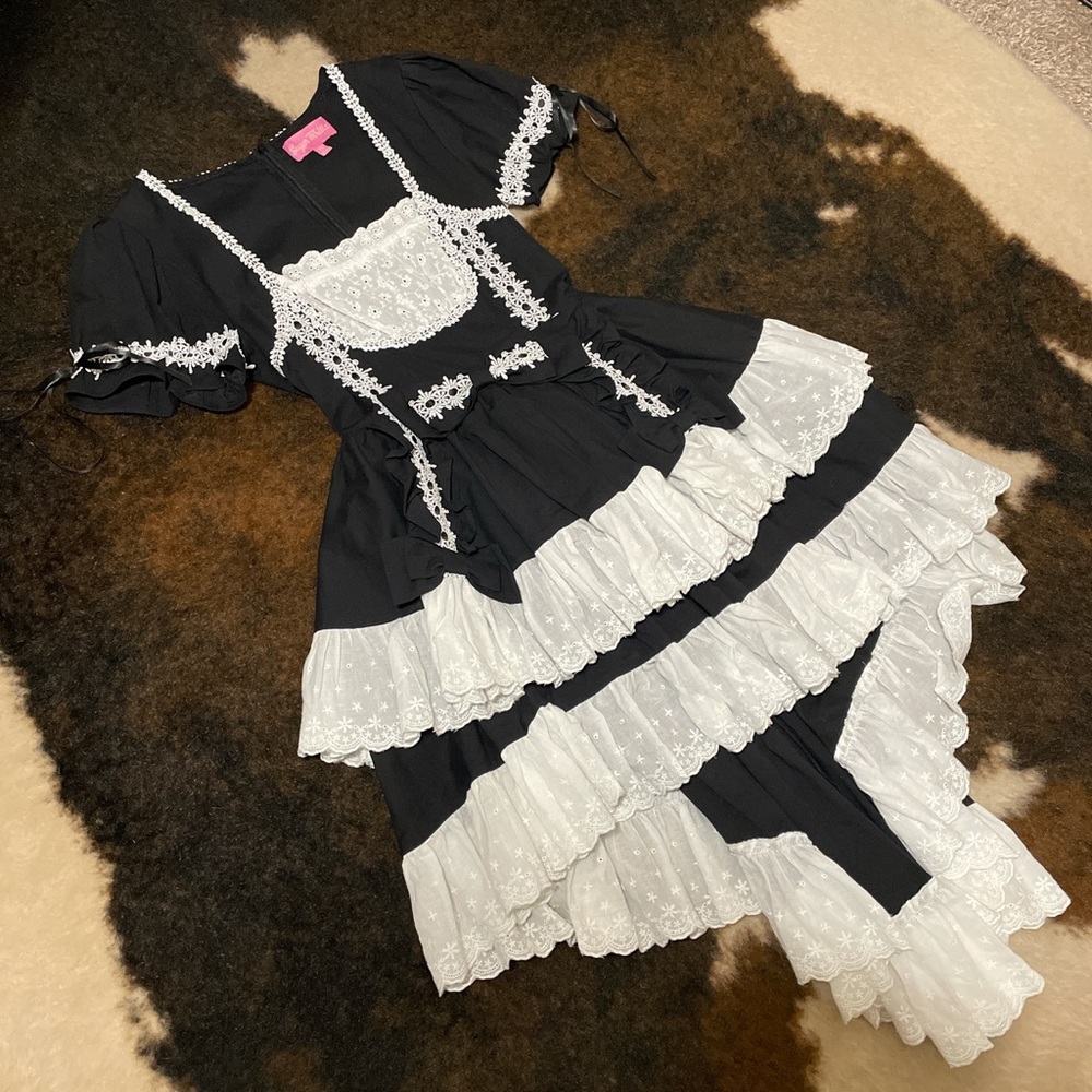 Sugar Thrillz laced black & white milkmaid Halloween costume